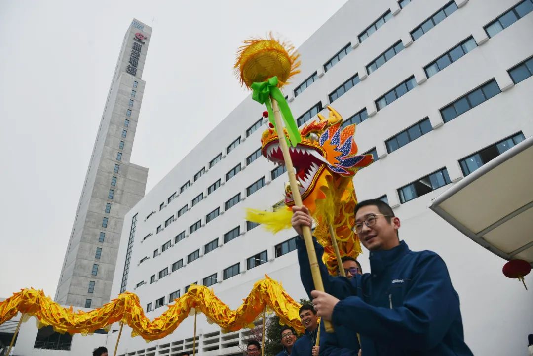 龙腾虎跃春意浓，巨人园区喜开工