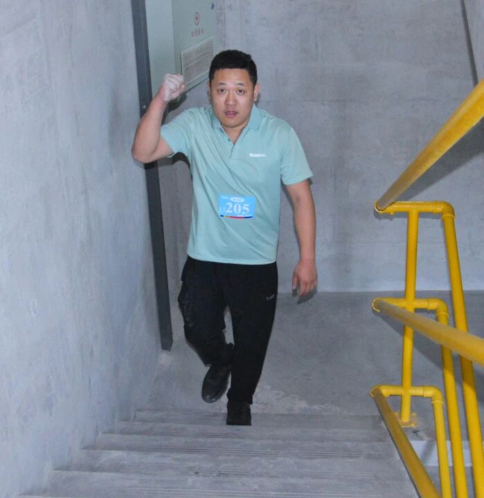 7分47秒登上南浔之巅 刷新纪录