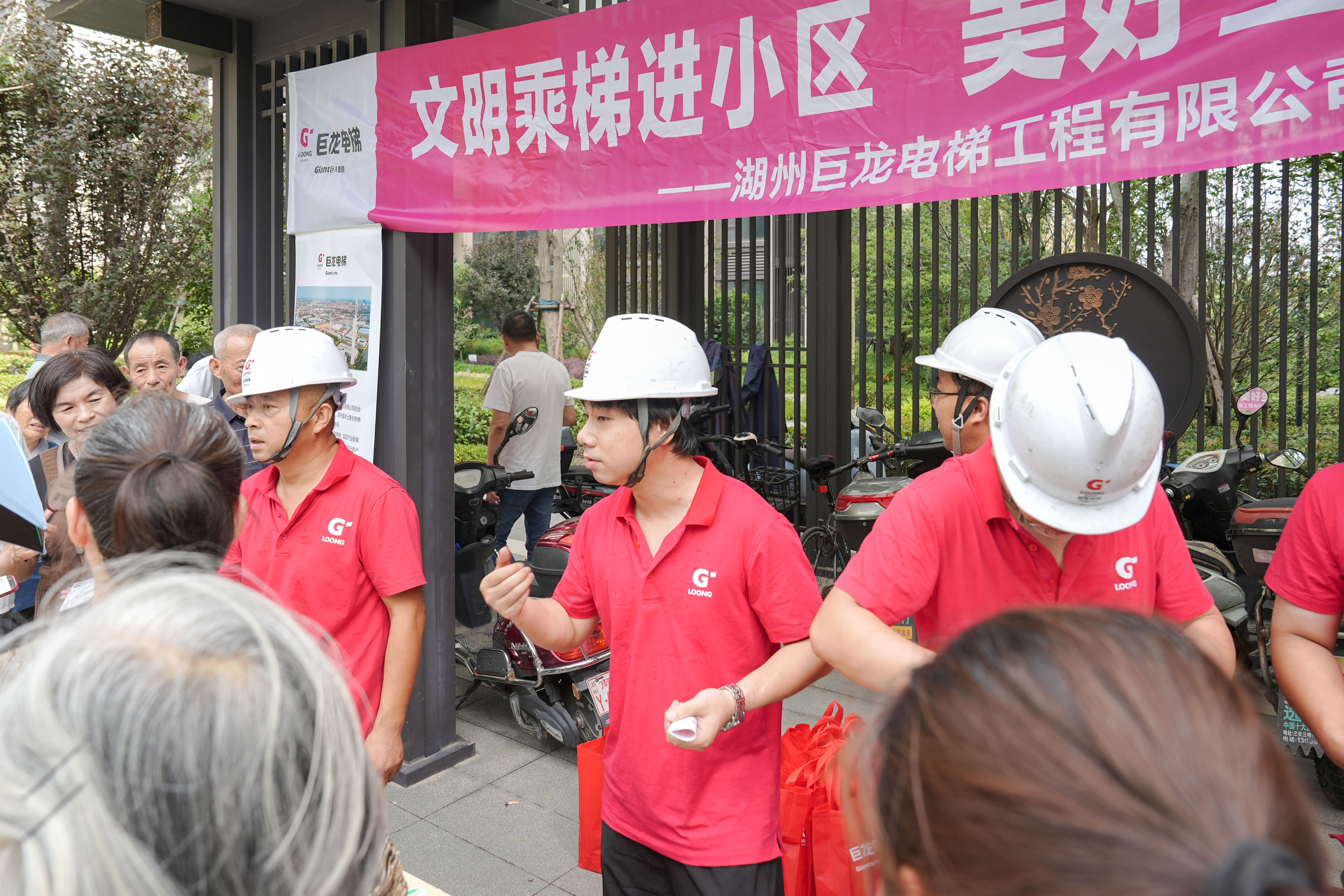 电梯安全进社区 演练宣传筑防线——巨龙电梯“安全月”活动