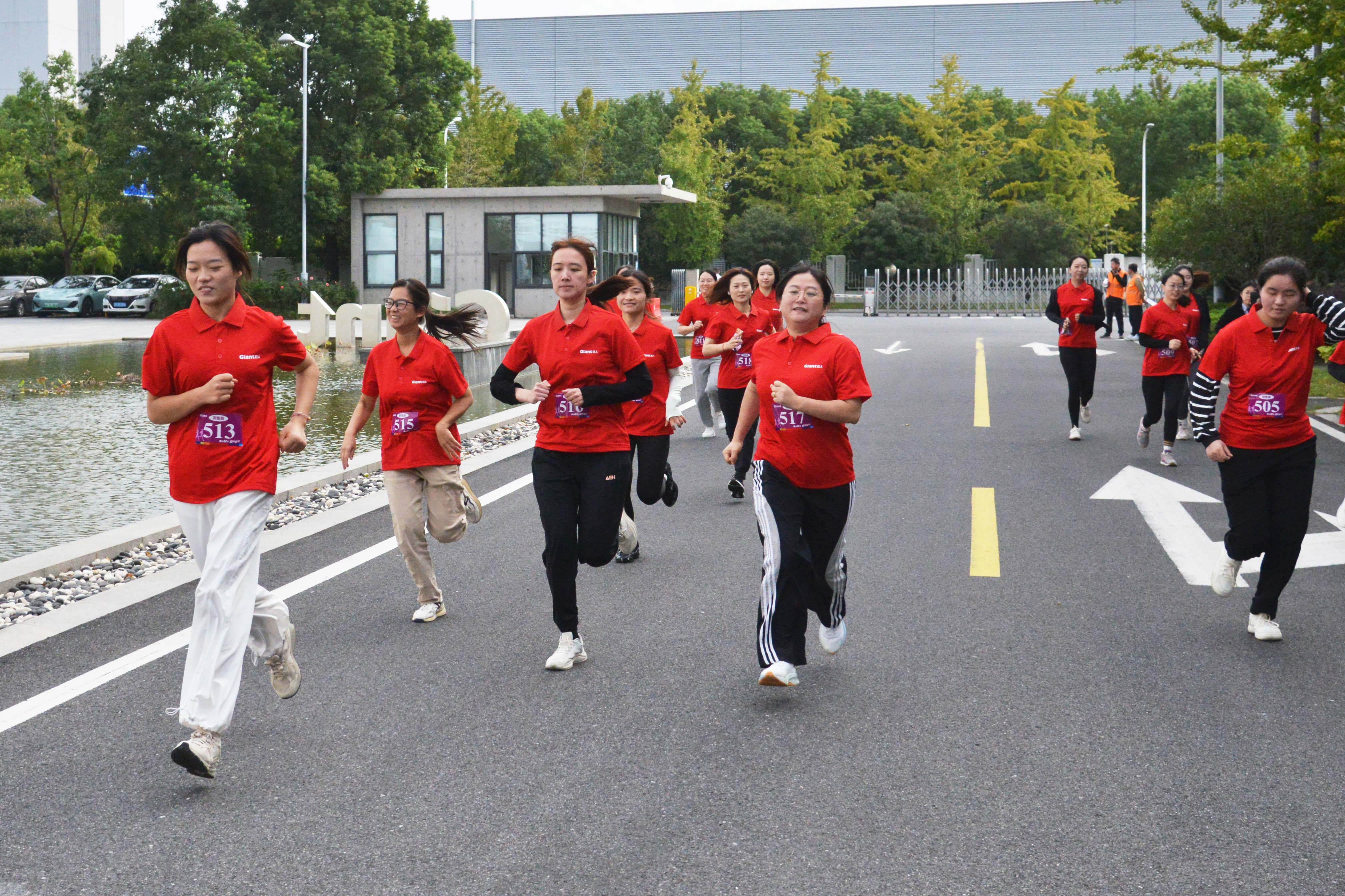 7分47秒登上南浔之巅 刷新纪录