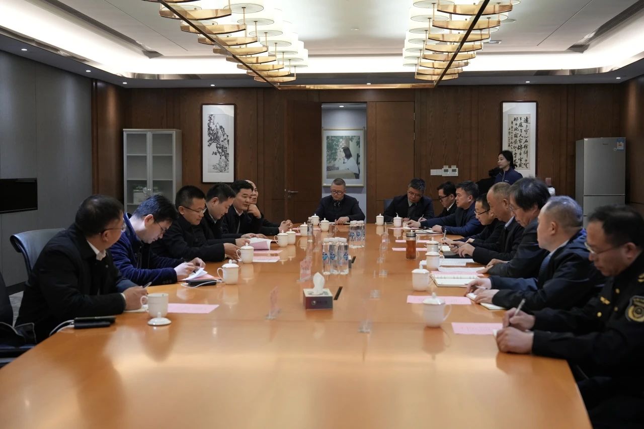国家市场监督总局领导莅临巨龙电梯调研指导