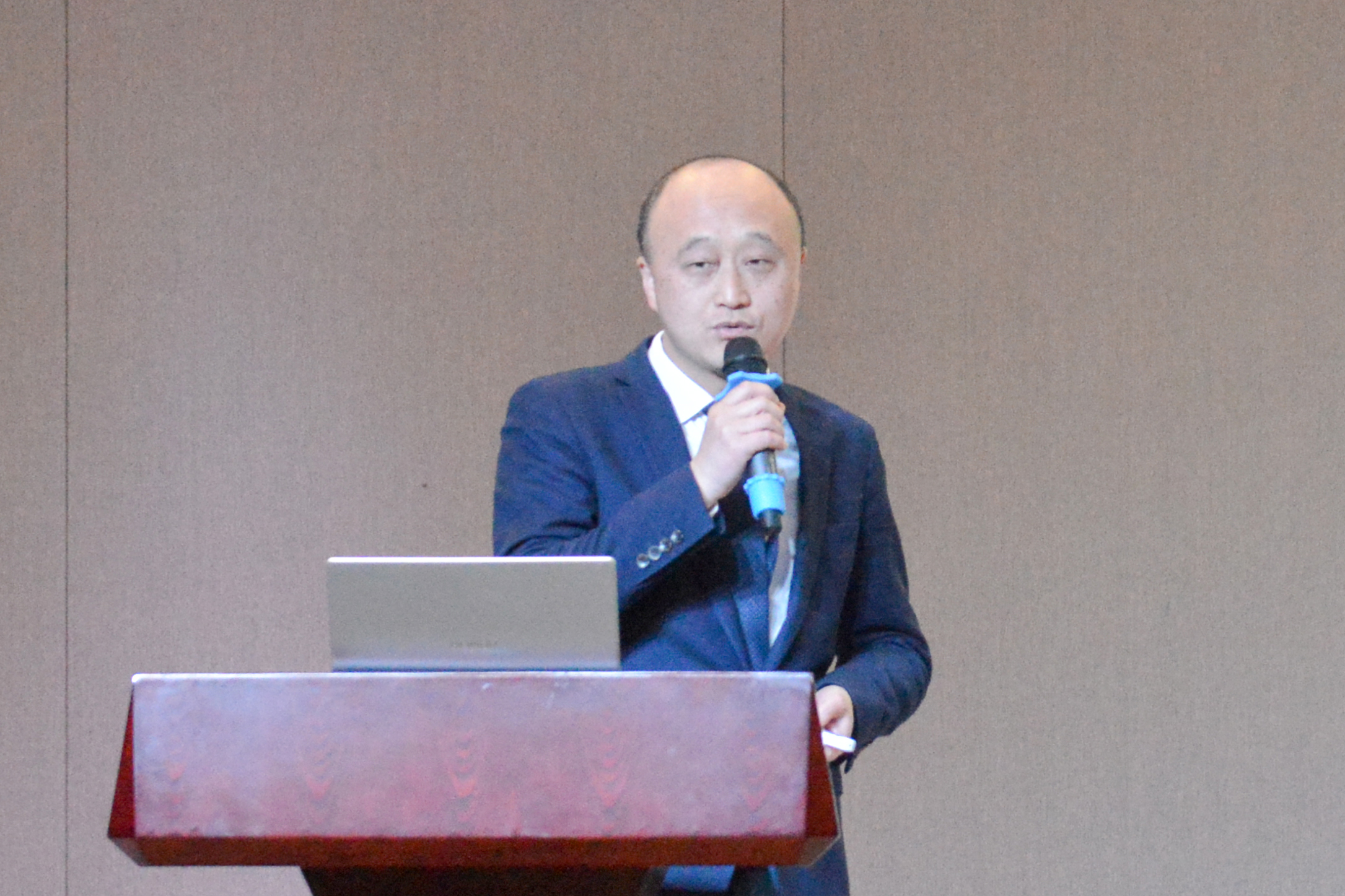 龙腾蛇舞迎新春 砥砺前行迈新程——巨龙电梯2025年迎春大会