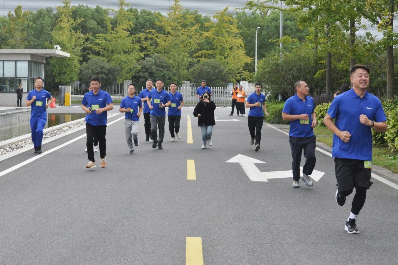 7分47秒登上南浔之巅 刷新纪录