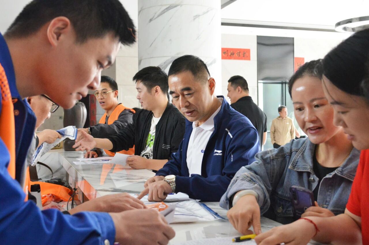 7分47秒登上南浔之巅 刷新纪录