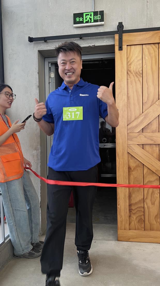 塔下再聚首 攀登势正雄——巨龙电梯试验塔第六届登高跑开赛