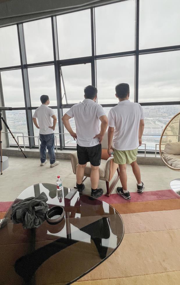 塔下再聚首 攀登势正雄——巨龙电梯试验塔第六届登高跑开赛