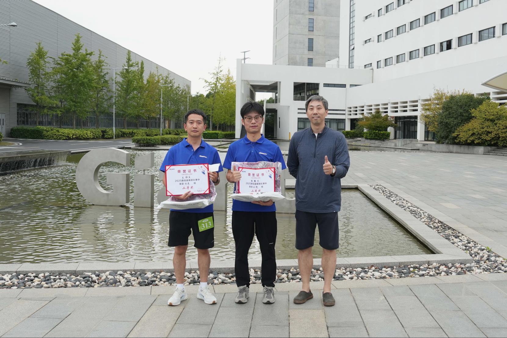 塔下再聚首 攀登势正雄——巨龙电梯试验塔第六届登高跑开赛