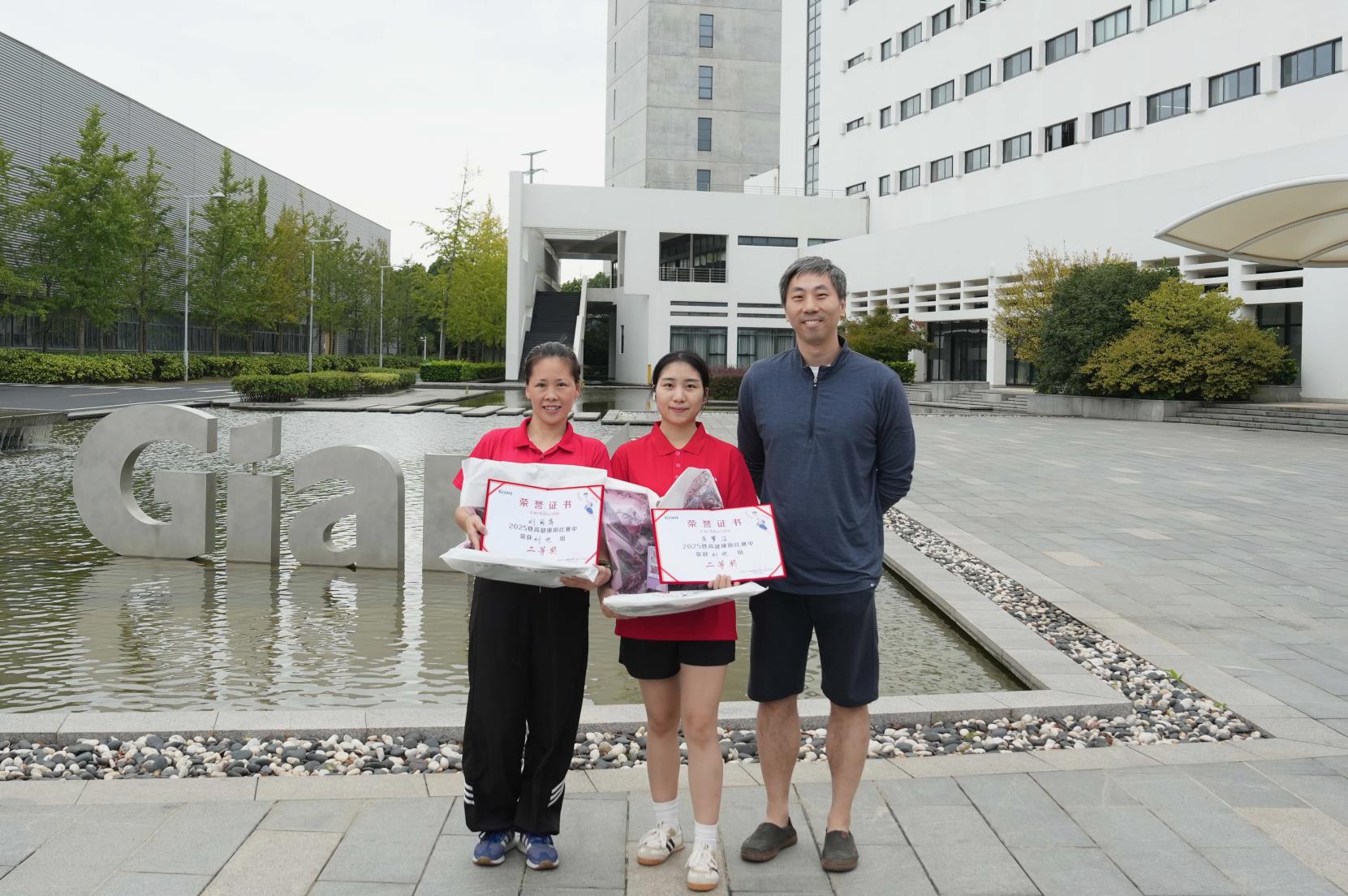 塔下再聚首 攀登势正雄——巨龙电梯试验塔第六届登高跑开赛