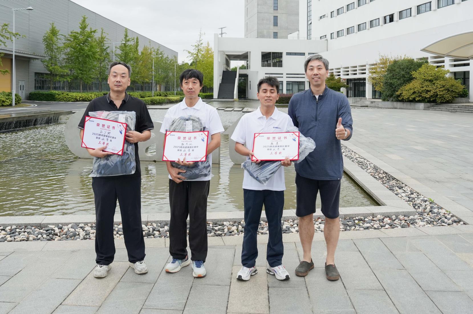 塔下再聚首 攀登势正雄——巨龙电梯试验塔第六届登高跑开赛