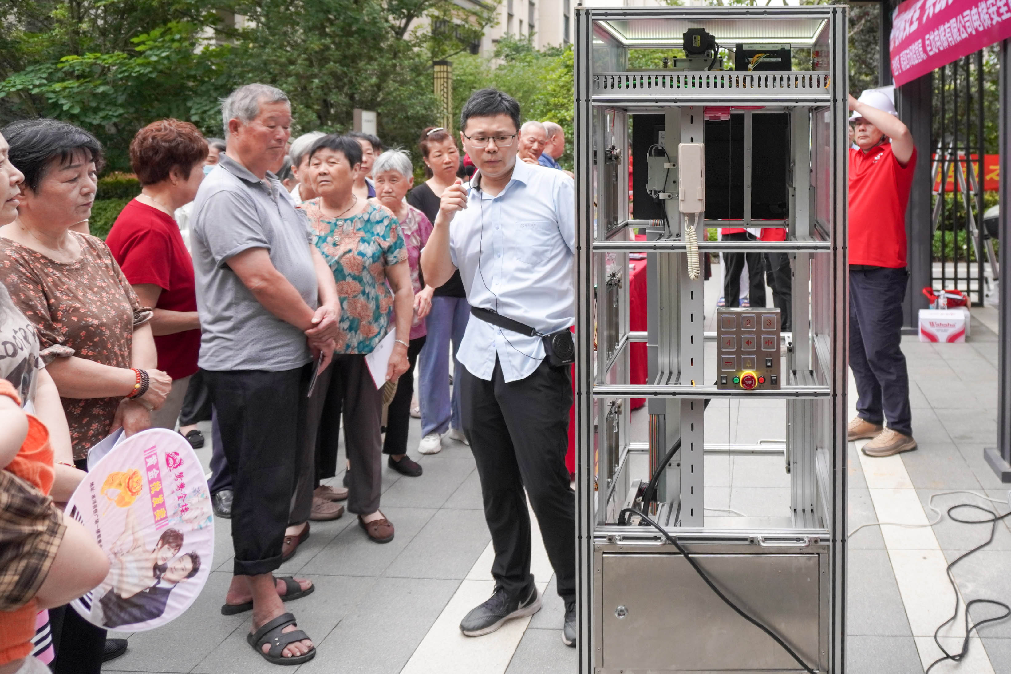 践行新规守平安 实战演练筑防线——巨龙电梯“安全月”活动