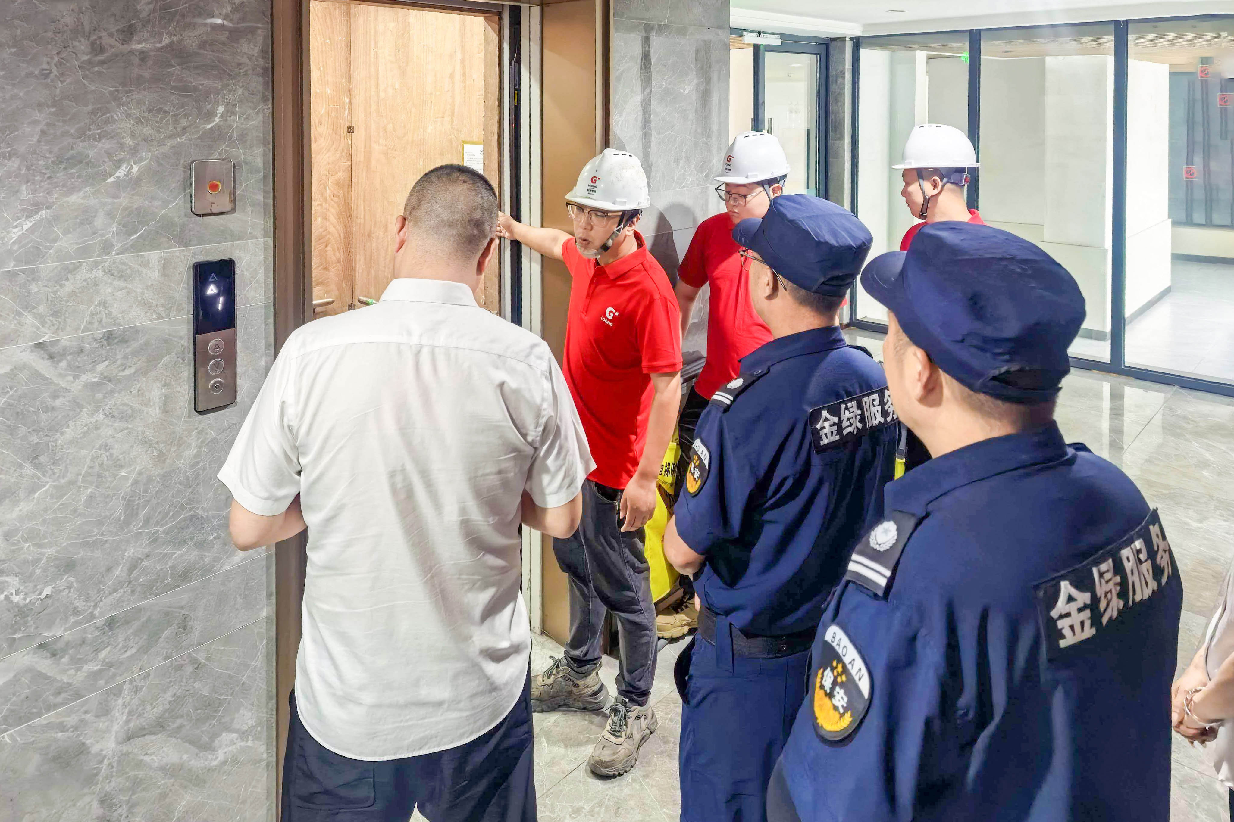 践行新规守平安 实战演练筑防线——巨龙电梯“安全月”活动