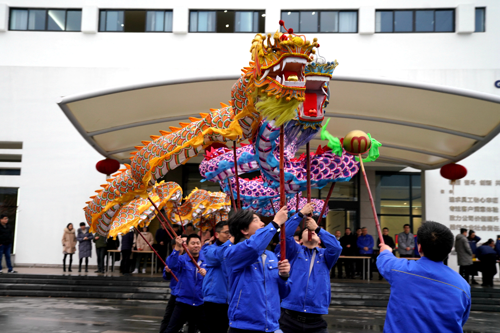 龙马精神舞春风 绿色环保开门红——巨龙电梯喜迎新春开工